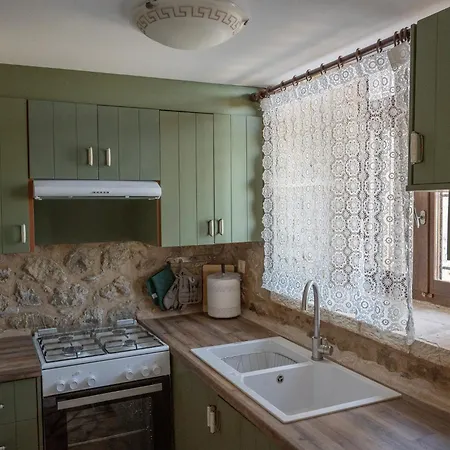 Daire Niki's Tower - Stone Gems By The Sea