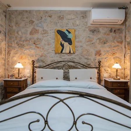 Niki's Tower - Stone Gems By The Sea Kalamata