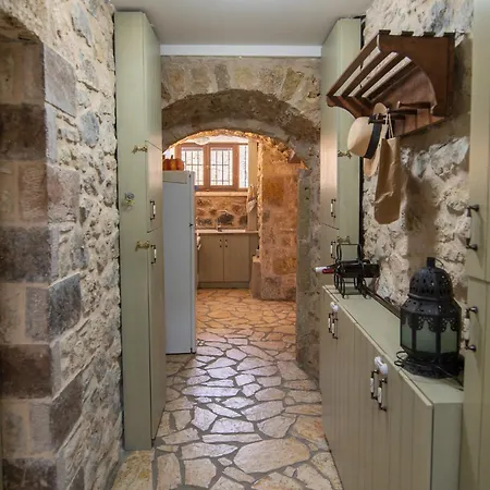 Niki's Tower - Stone Gems By The Sea * Kalamata