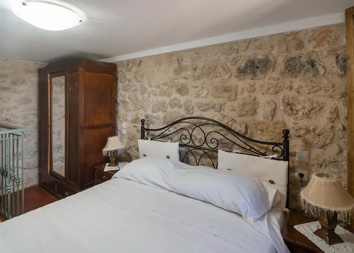 Niki's Tower - Stone Gems By The Sea Kalamata