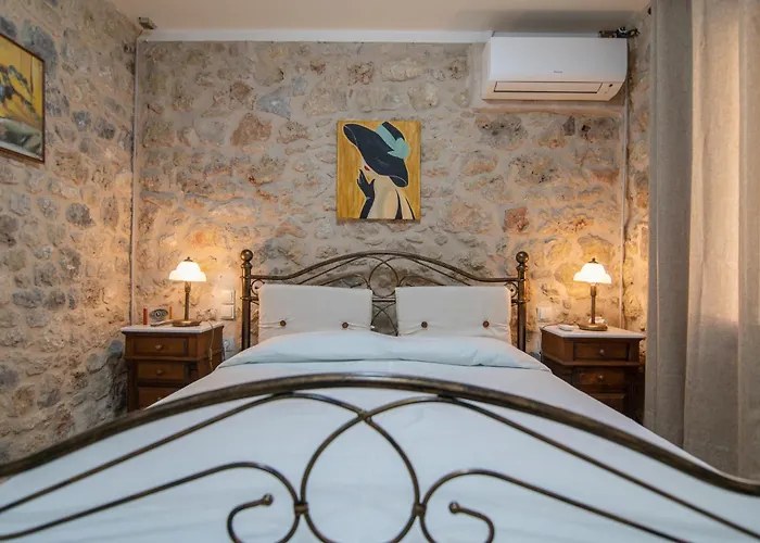 Niki's Tower - Stone Gems By The Sea Kalamata