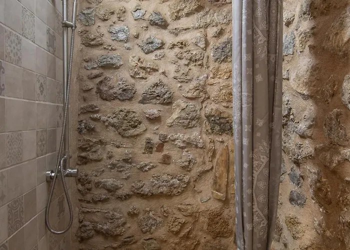 Niki's Tower - Stone Gems By The Sea Kalamata