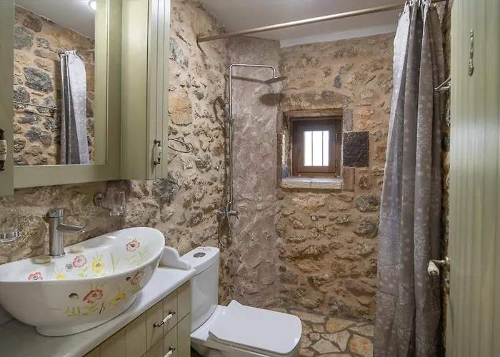 Niki's Tower - Stone Gems By The Sea Kalamata