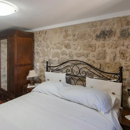 Niki's Tower - Stone Gems By The Sea Kalamata