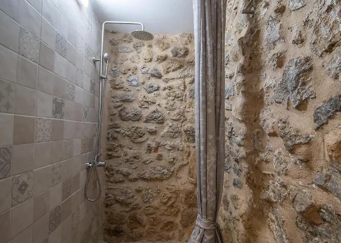 Niki's Tower - Stone Gems By The Sea דירה *