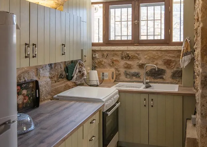 דירה Niki's Tower - Stone Gems By The Sea *