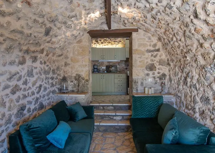 Niki's Tower - Stone Gems By The Sea דירה